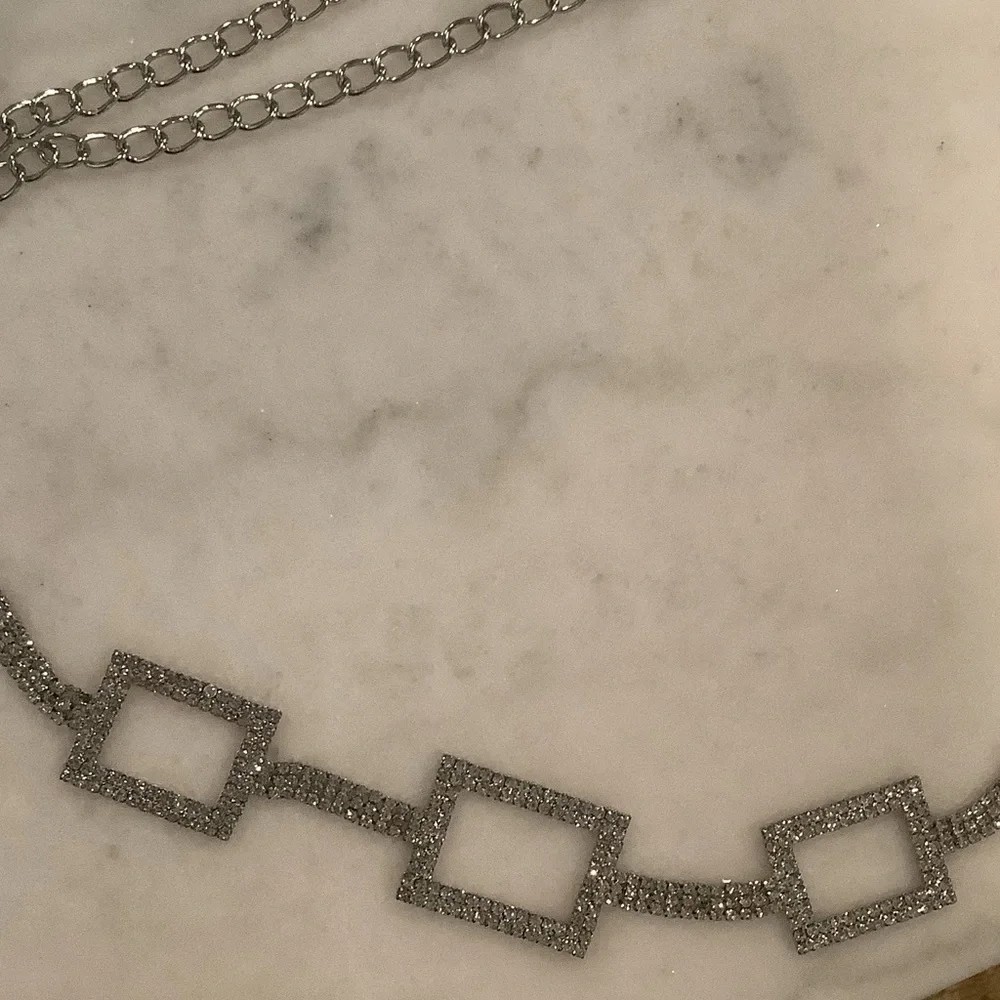 nOir Jewelry Silver Square with Rhinestones Waist Chain Belt, Brand New - Picture 2 of 2